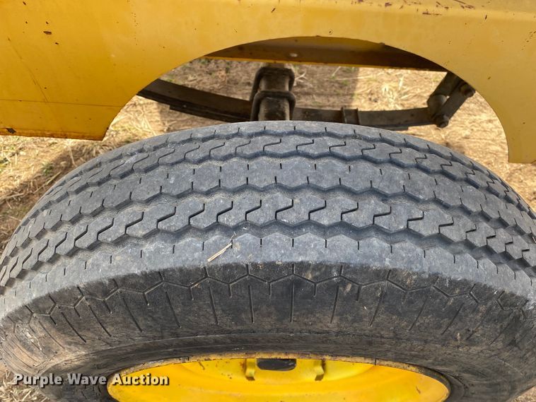 image for item DN6601 2010 Vermeer BC600XL  wood chipper