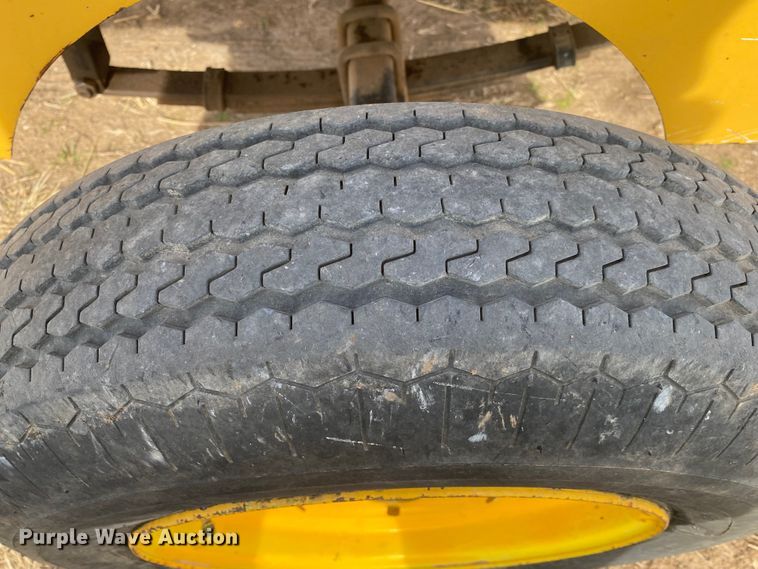 image for item DN6601 2010 Vermeer BC600XL  wood chipper