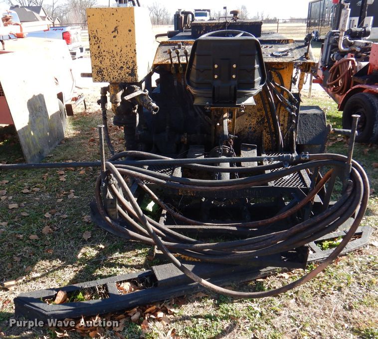 image for item DY9734 Blaw Knox DA350  seal coat machine