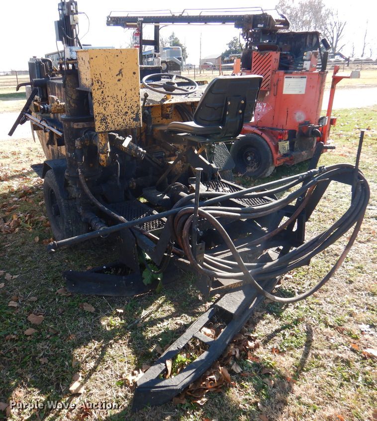 image for item DY9734 Blaw Knox DA350  seal coat machine