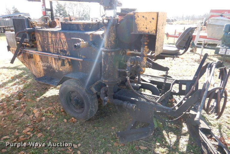 image for item DY9734 Blaw Knox DA350  seal coat machine