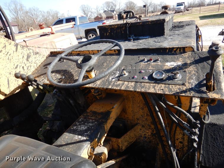 image for item DY9734 Blaw Knox DA350  seal coat machine