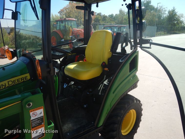 image for item ED9911 2019 John Deere 1025R  MFWD tractor