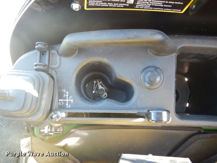 image for item ED9911 2019 John Deere 1025R  MFWD tractor