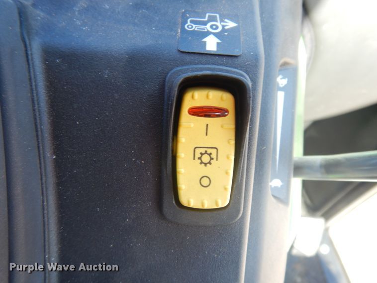 image for item ED9911 2019 John Deere 1025R  MFWD tractor