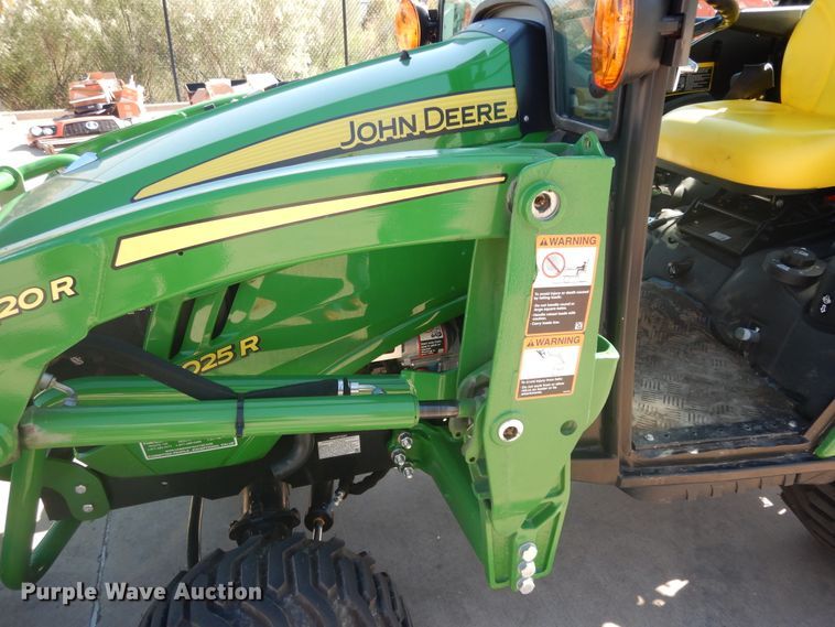 image for item ED9911 2019 John Deere 1025R  MFWD tractor