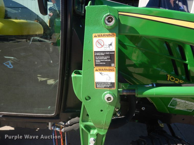 image for item ED9911 2019 John Deere 1025R  MFWD tractor