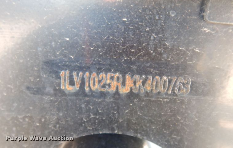 image for item ED9911 2019 John Deere 1025R  MFWD tractor