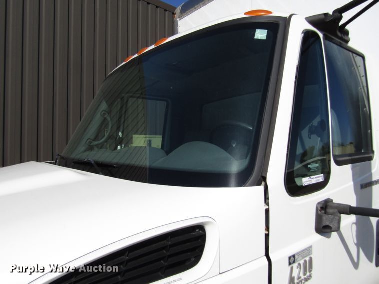 image for item EV9367 2007 International 4200  box truck