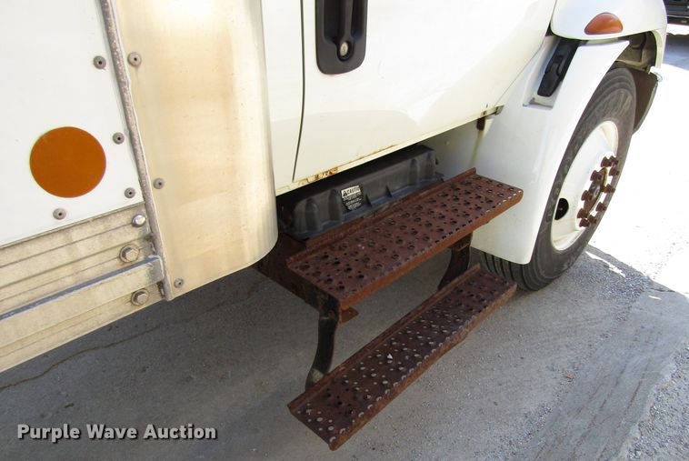 image for item EV9367 2007 International 4200  box truck