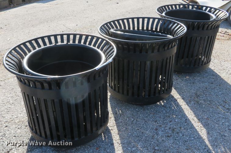 image for item FP9475 (3) Victor Stanley metal frame planters