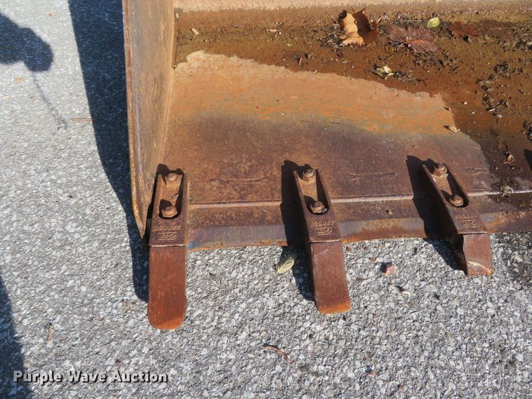 image for item FP9477 Bobcat  74" W skid steer bucket