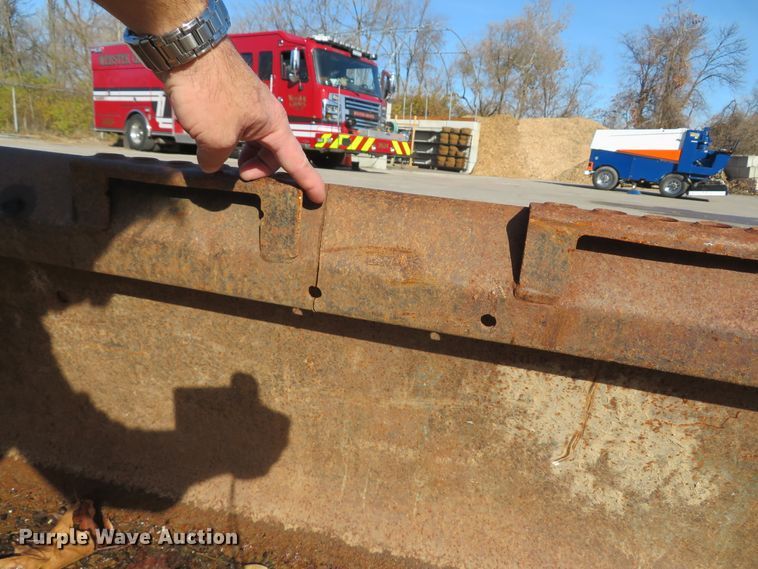 image for item FP9477 Bobcat  74" W skid steer bucket