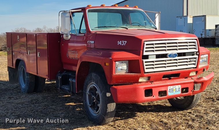 image for item GB9059 1990 Ford F700  utility / service truck