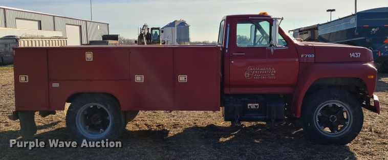 image for item GB9059 1990 Ford F700  utility / service truck