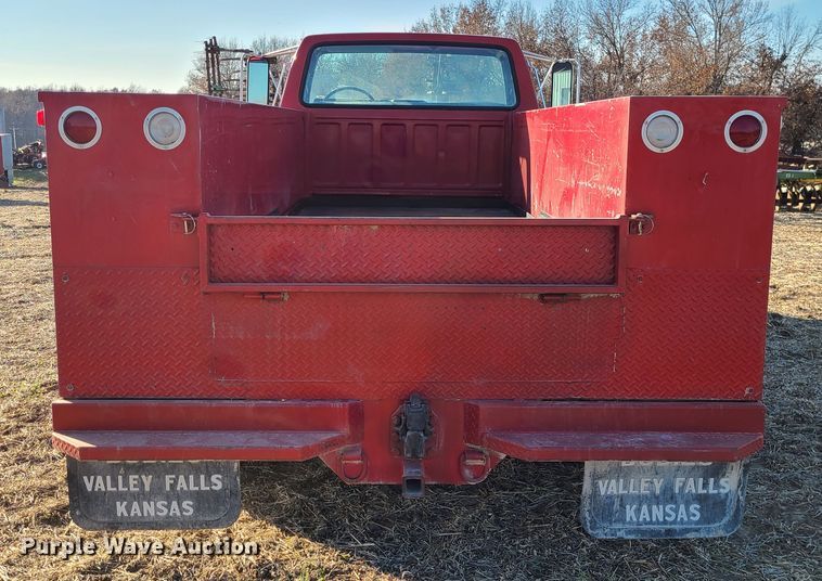 image for item GB9059 1990 Ford F700  utility / service truck