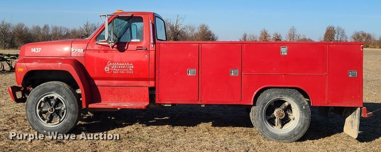 image for item GB9059 1990 Ford F700  utility / service truck