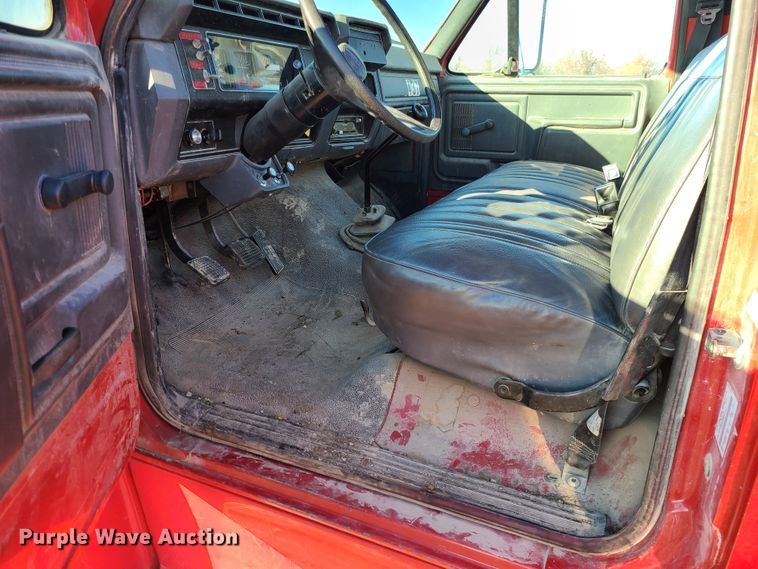 image for item GB9059 1990 Ford F700  utility / service truck