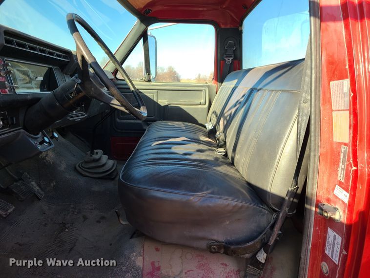 image for item GB9059 1990 Ford F700  utility / service truck