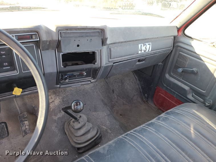 image for item GB9059 1990 Ford F700  utility / service truck