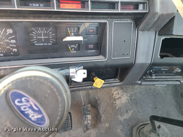 image for item GB9059 1990 Ford F700  utility / service truck