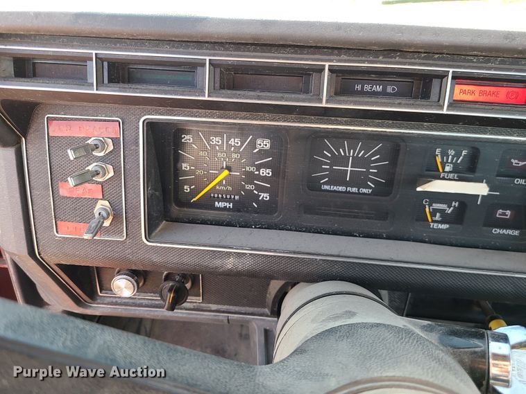 image for item GB9059 1990 Ford F700  utility / service truck