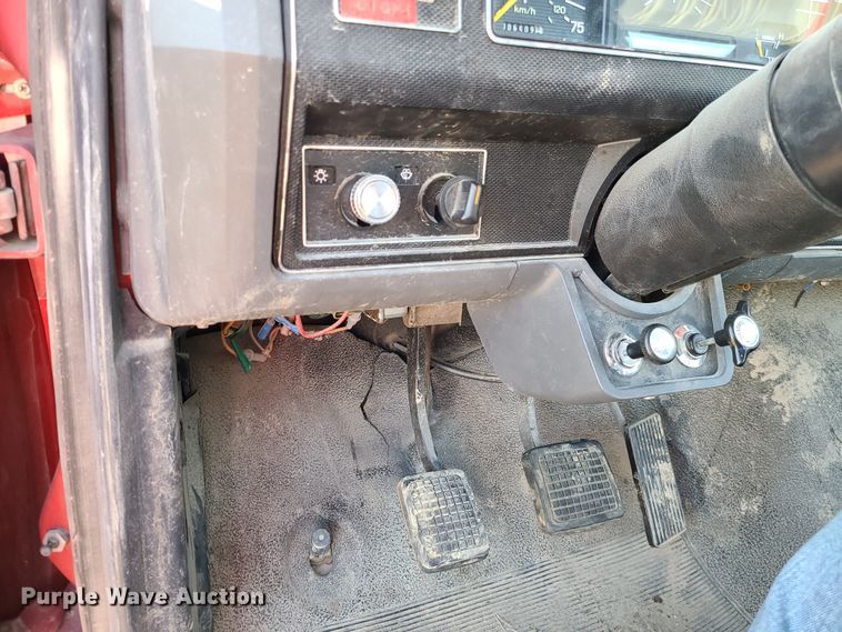 image for item GB9059 1990 Ford F700  utility / service truck