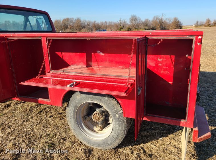 image for item GB9059 1990 Ford F700  utility / service truck