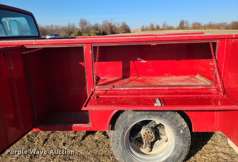 image for item GB9059 1990 Ford F700  utility / service truck