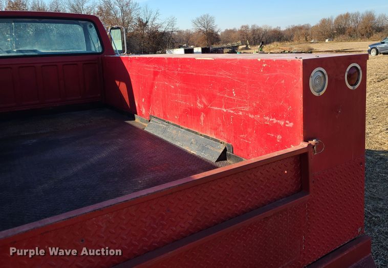 image for item GB9059 1990 Ford F700  utility / service truck