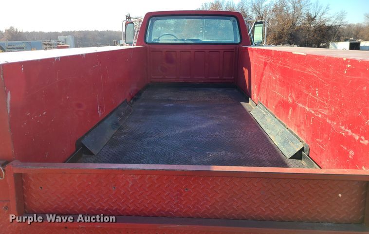 image for item GB9059 1990 Ford F700  utility / service truck