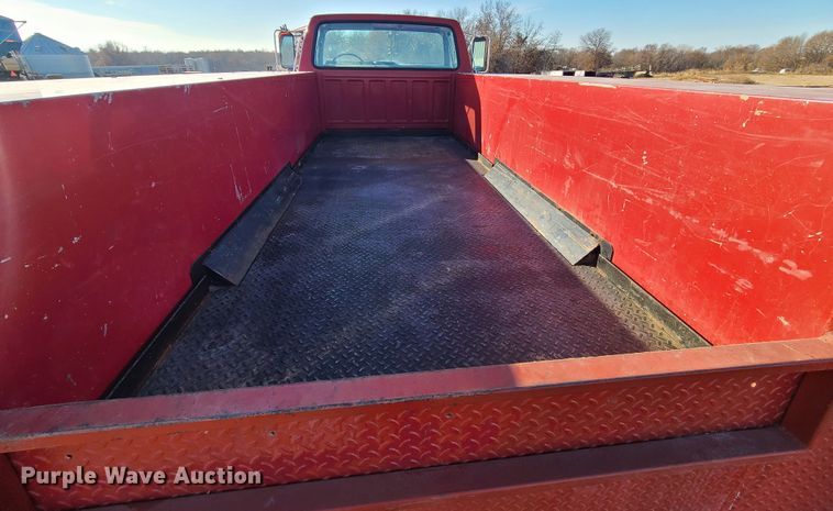 image for item GB9059 1990 Ford F700  utility / service truck