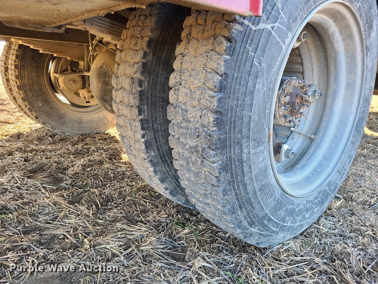 image for item GB9059 1990 Ford F700  utility / service truck