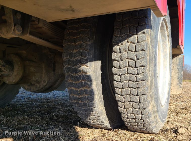 image for item GB9059 1990 Ford F700  utility / service truck