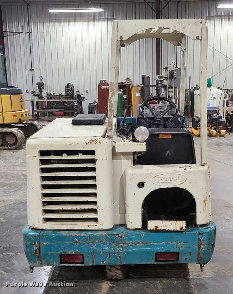 image for item GB9081 Tennant 355  sweeper