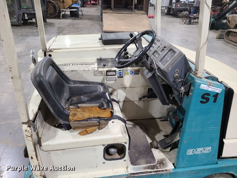 image for item GB9081 Tennant 355  sweeper