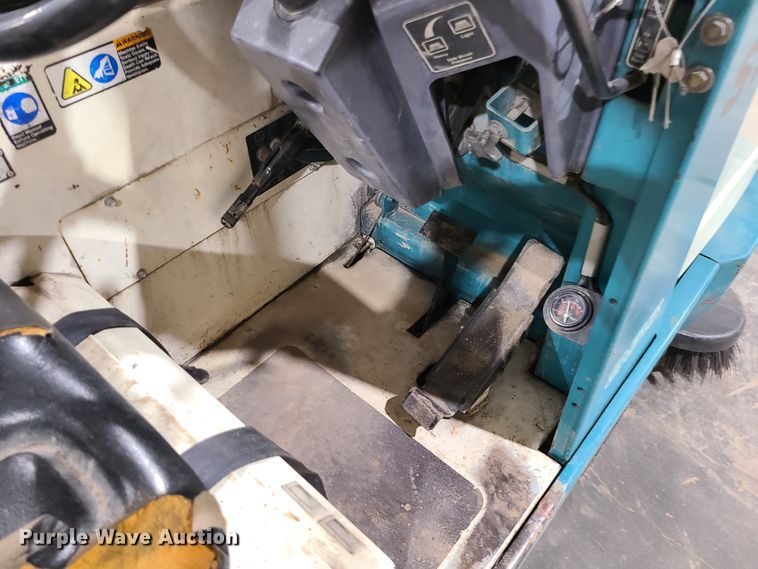 image for item GB9081 Tennant 355  sweeper