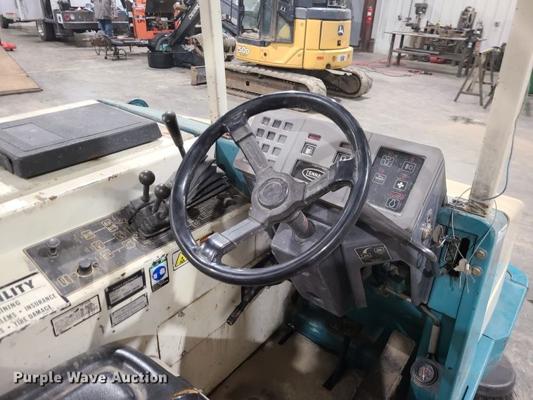 image for item GB9081 Tennant 355  sweeper