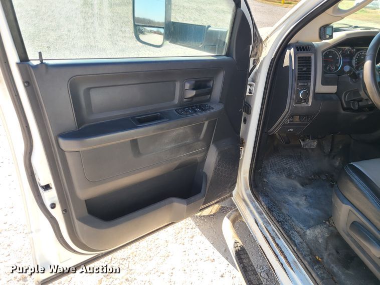 image for item GB9101 2012 Dodge Ram 5500HD  flatbed truck