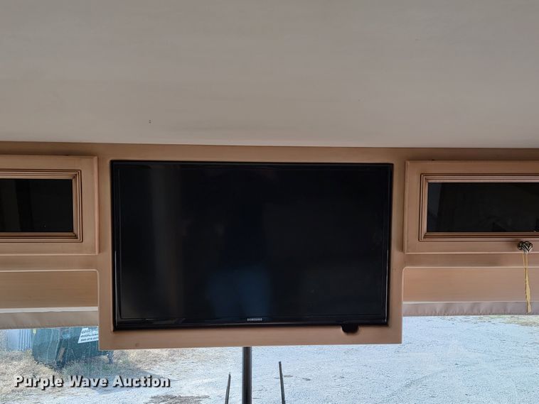 image for item HF9251 2002 Spartan K2  Travel Supreme RV