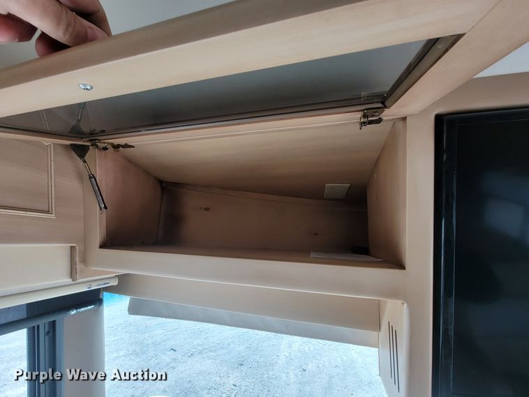 image for item HF9251 2002 Spartan K2  Travel Supreme RV