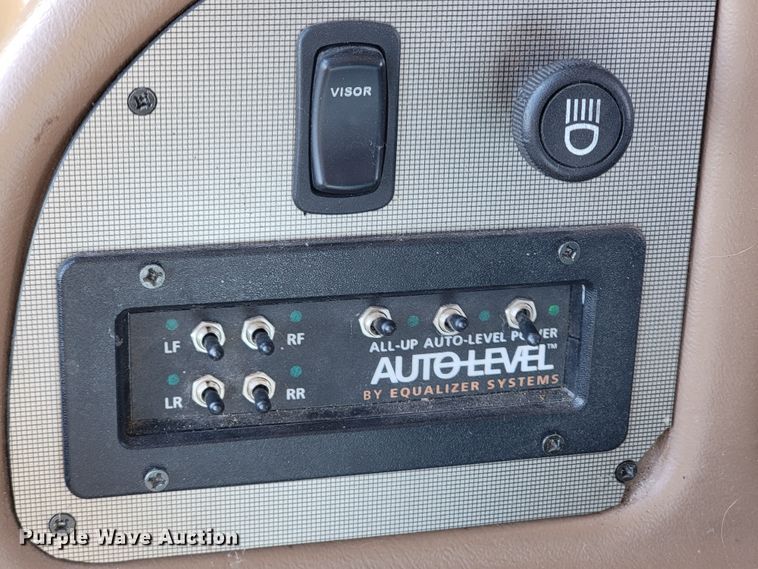 image for item HF9251 2002 Spartan K2  Travel Supreme RV