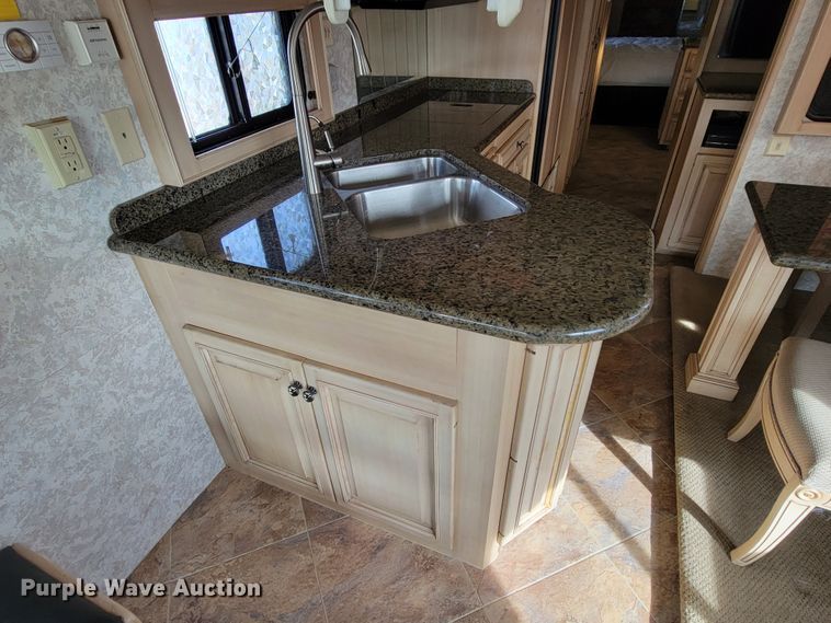 image for item HF9251 2002 Spartan K2  Travel Supreme RV