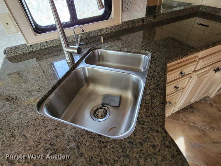 image for item HF9251 2002 Spartan K2  Travel Supreme RV