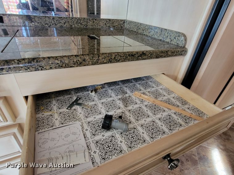 image for item HF9251 2002 Spartan K2  Travel Supreme RV