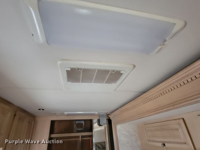 image for item HF9251 2002 Spartan K2  Travel Supreme RV