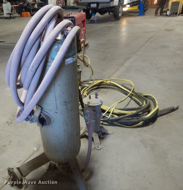 image for item HU9350 Clemco 1042  media blaster