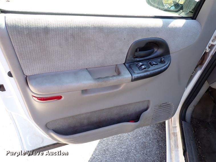 image for item IC9508 2002 Chevrolet Venture  van