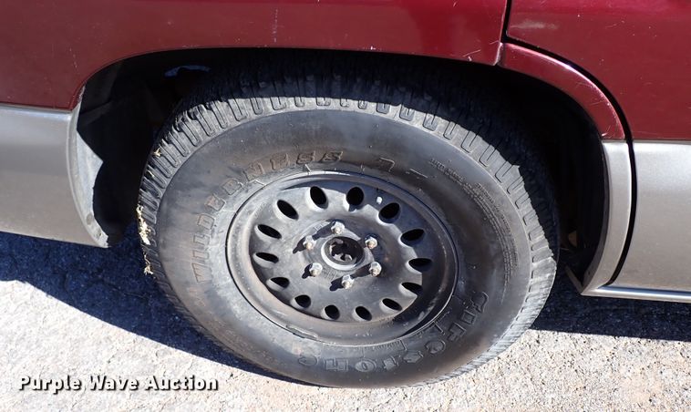 image for item IC9509 2000 Chevrolet Tahoe  SUV