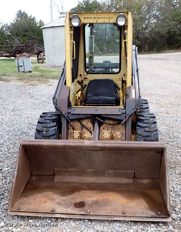 image for item IC9583 1984 New Holland L455  skid steer loader
